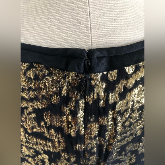 Sleeveless metallic top. - Picture 7 of 14